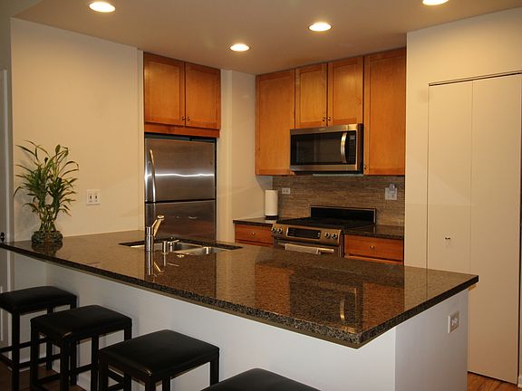 4th image of 2943 N Lincoln Ave APT 102