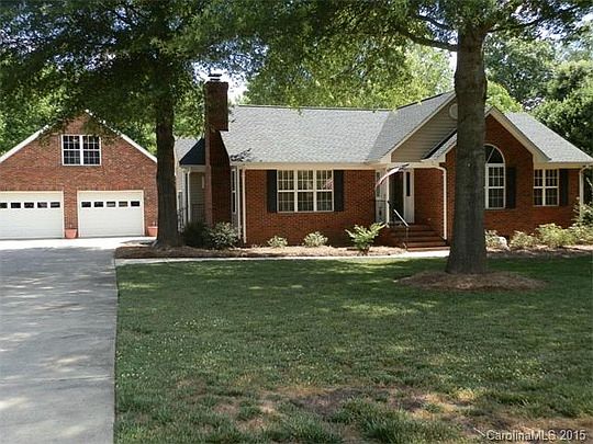 2nd image of 1501 Bradley Dr