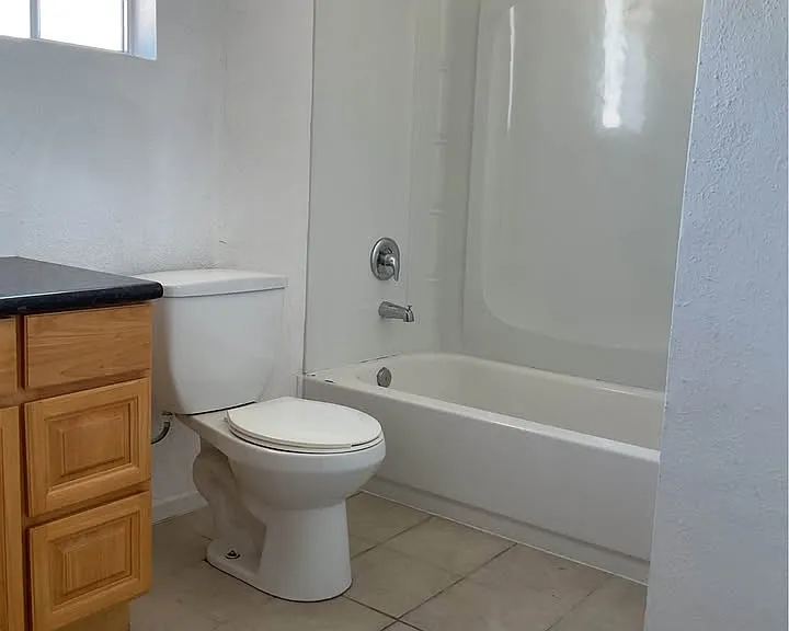 709 N D St — Photo 13