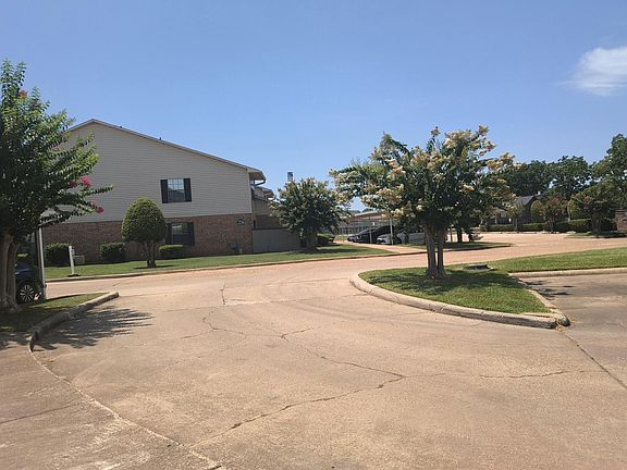 5th image of 3636 Greenacres Place Dr APT 12