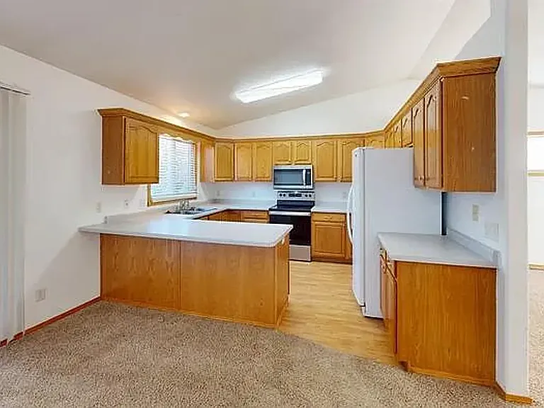 3029 Stonewall Dr — Photo 3