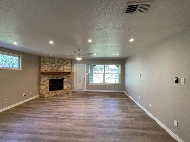 7904 Scotland Yard — Photo 2