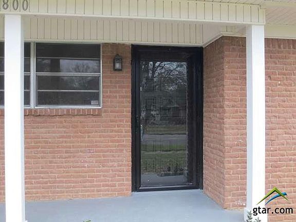 2nd image of 3800 Lexington Dr