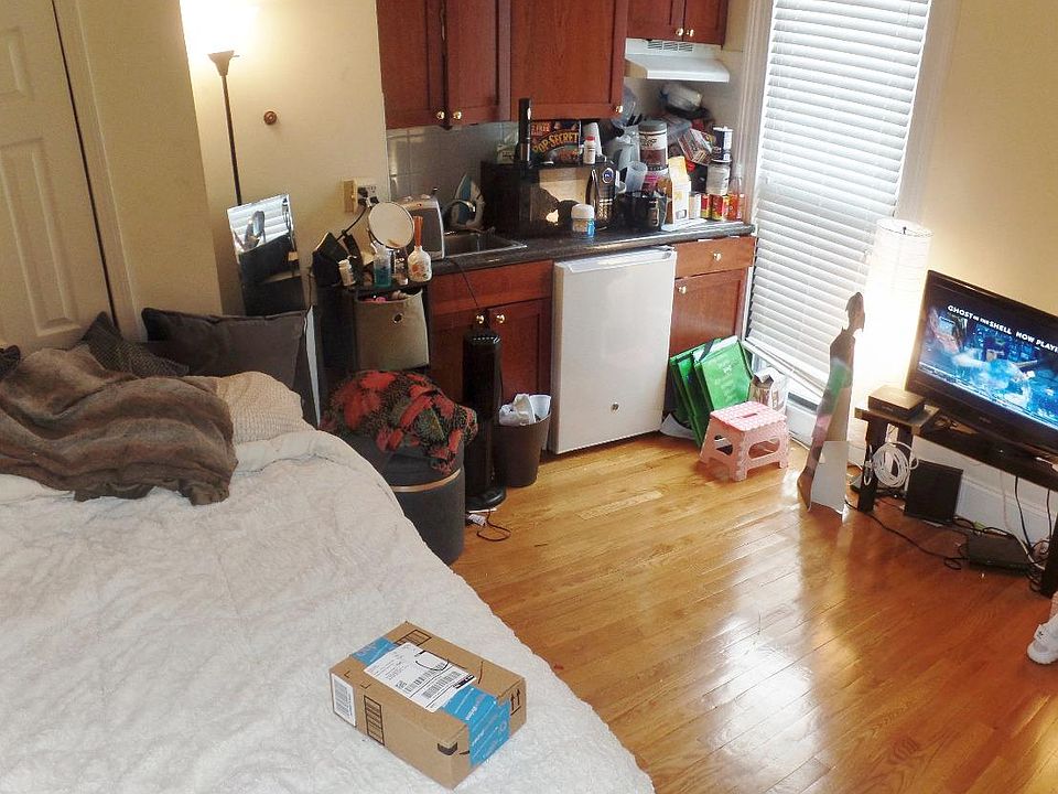 2nd image of 9 Keswick St #8