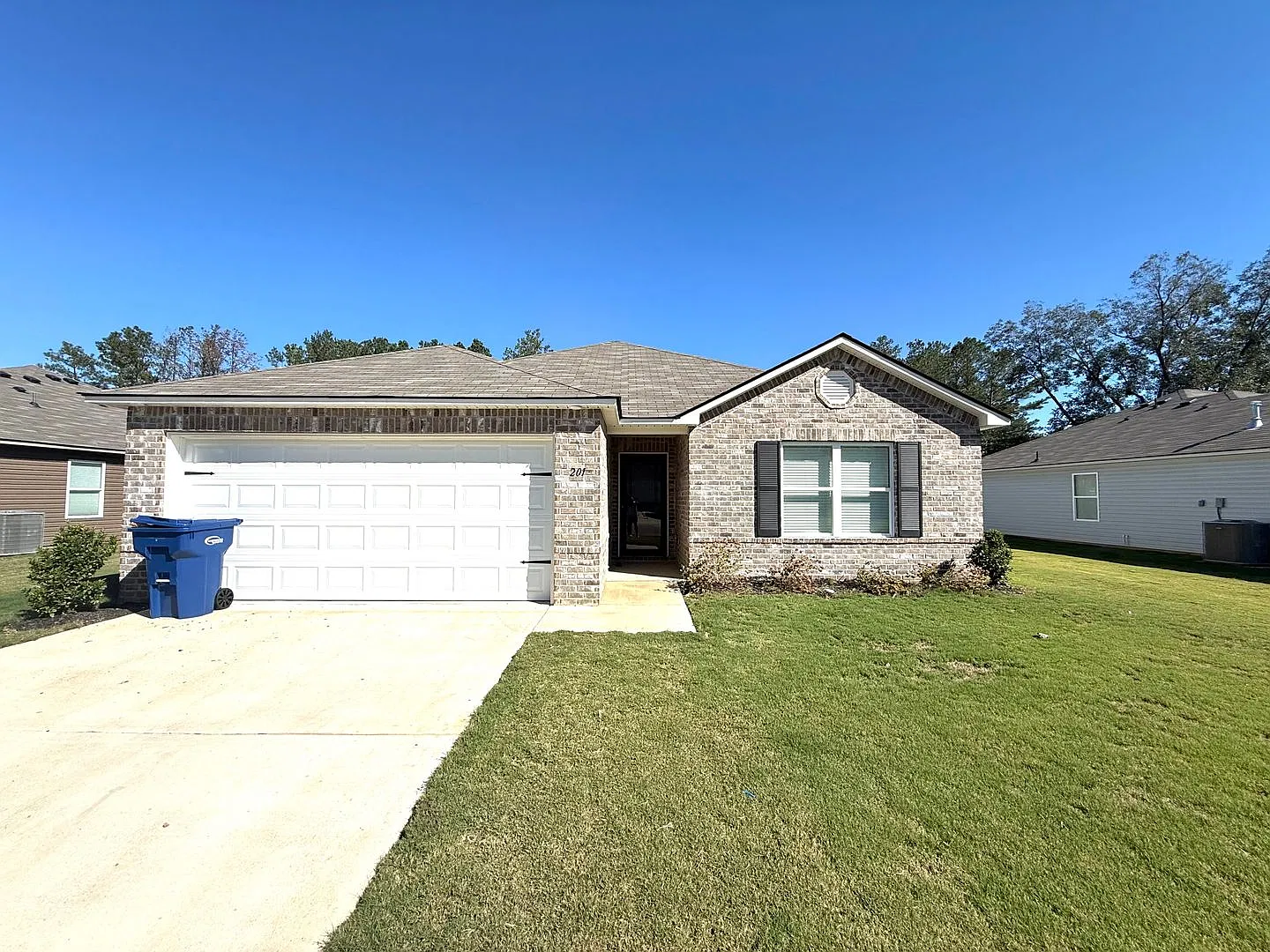3 bed, 2.0 bath, 1446 sqft, $1,900 — Photo 1