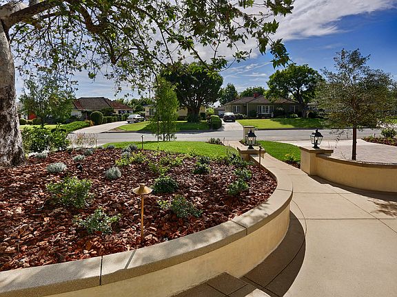 3rd image of 933 Coronado Dr