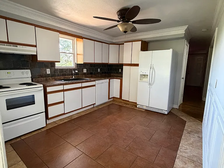3282 Regal Pl — Photo 4