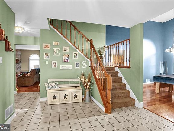 3rd image of 520 Golden Dr