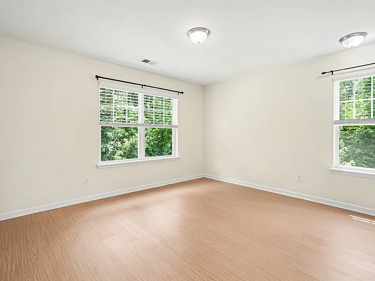 10420 Benfield Rd — Photo 23