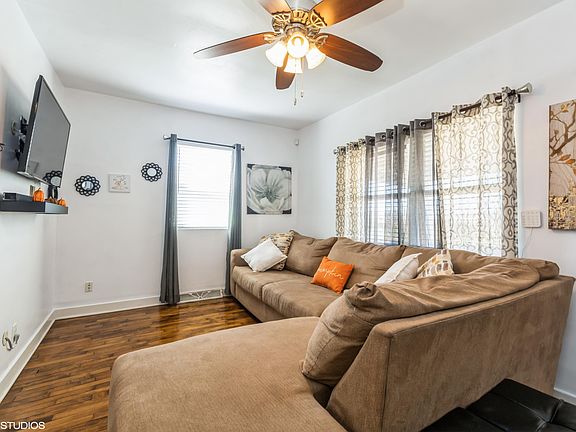 5th image of 2612 Vine Pl