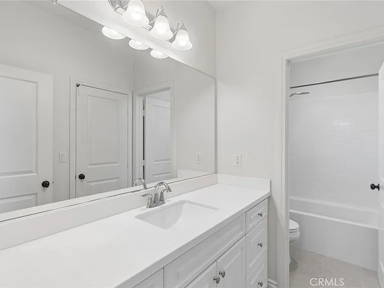 2811 E Kendall Ln — Photo 24