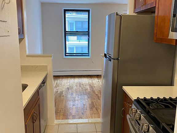 5th image of 1130 Stadium Ave #A04