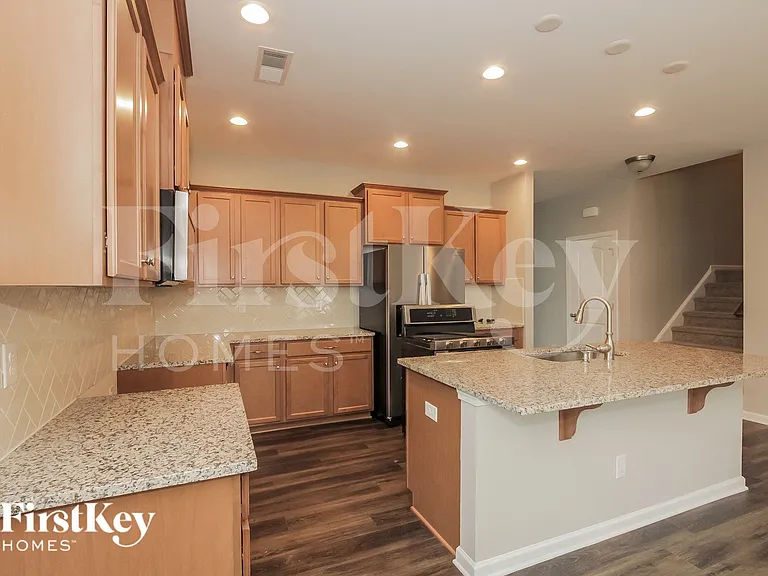 7724 Meridale Forest Dr — Photo 6