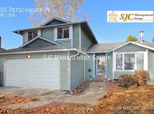 405 Petschauer Pl, Enumclaw, WA 98022