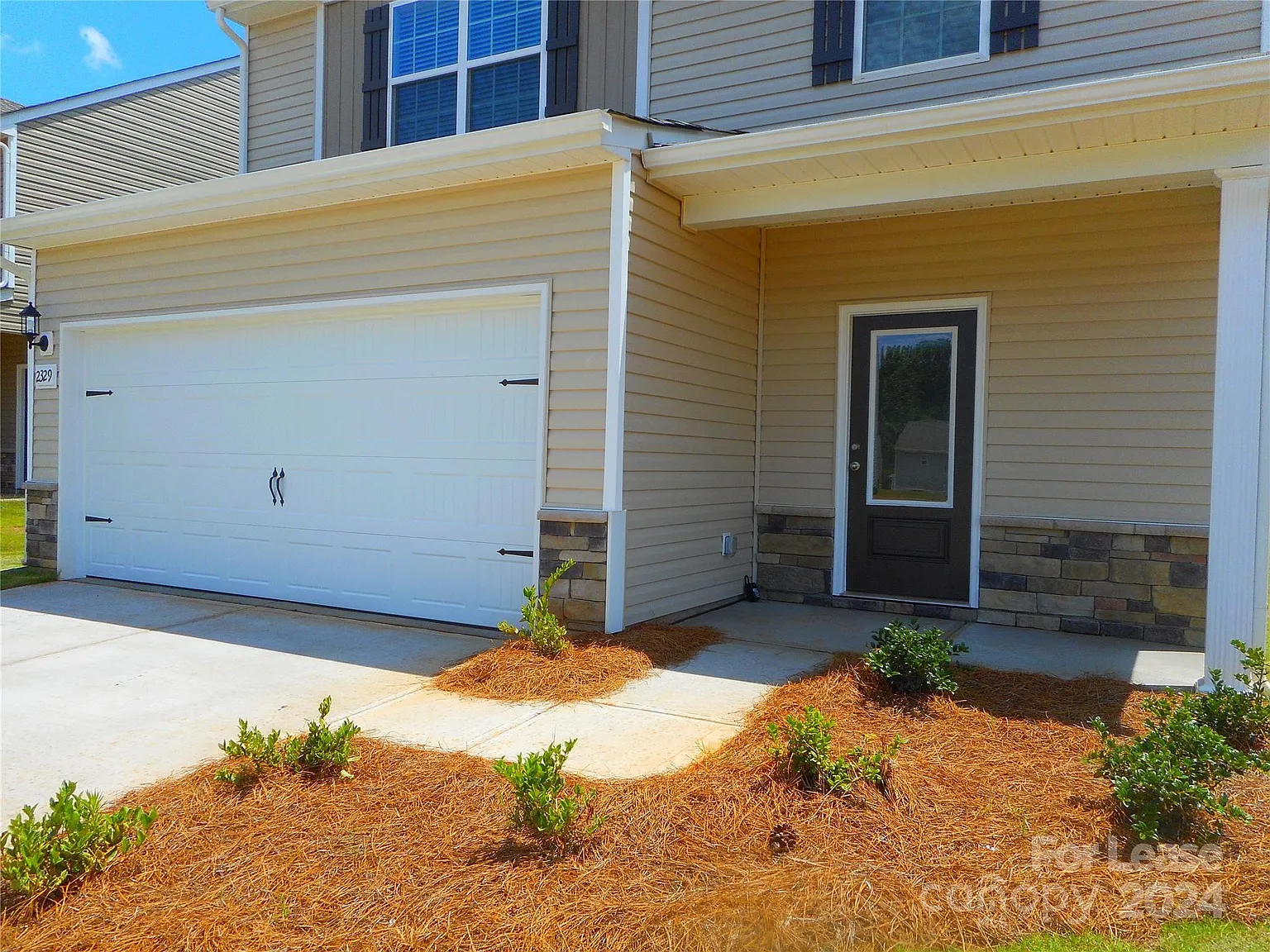 4 bed, 2.5 bath, 2060 sqft, $1,995 — Photo 2