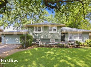 28W608 Bolles Ave, West Chicago, IL 60185