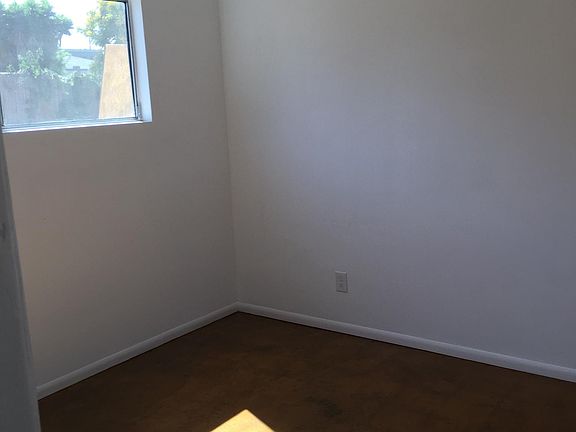 5th image of 512 Westminster Ave #1
