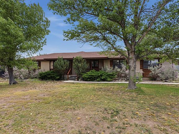 2nd image of 102 S Hackberry Dr