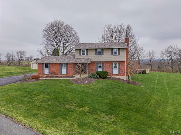 3826 Estate Dr N, Schnecksville, PA 18078