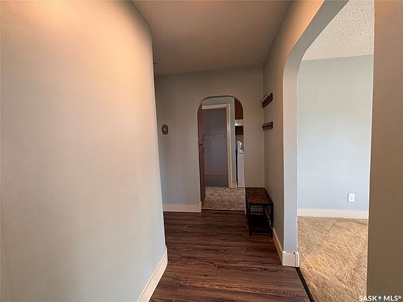 5th image of 418 4th Avenue W
