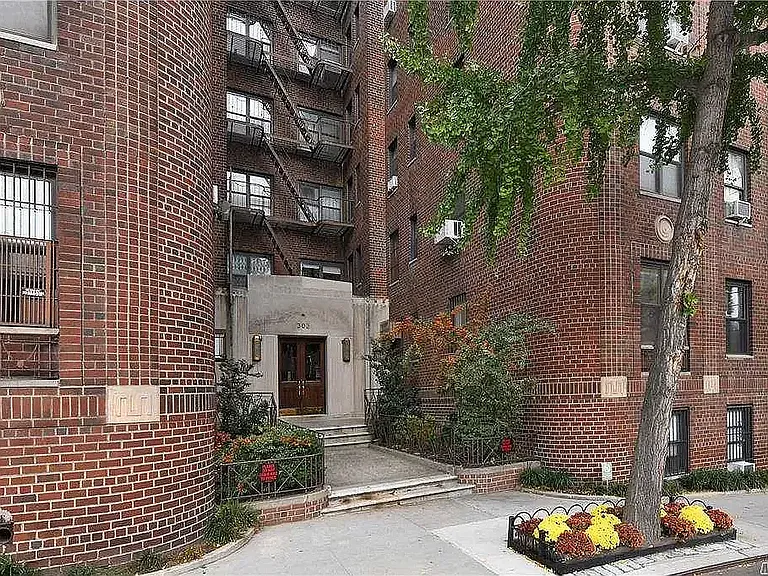 303 E 37th St #1L — Photo 17