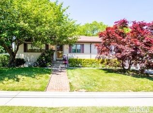 5017 Expressway Dr N, Ronkonkoma, NY 11779