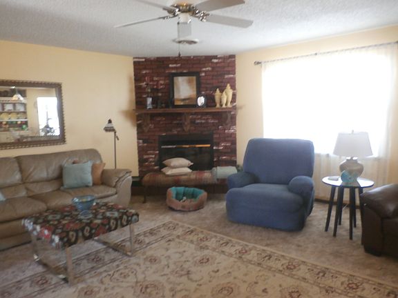 4th image of 1202 E Hanna Ave