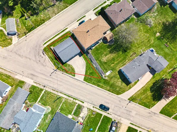324 N Ash St, Elizabeth, IL 61028