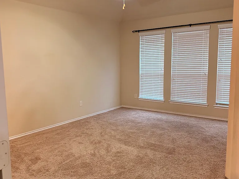 921 Lake Woodland Dr — Photo 10
