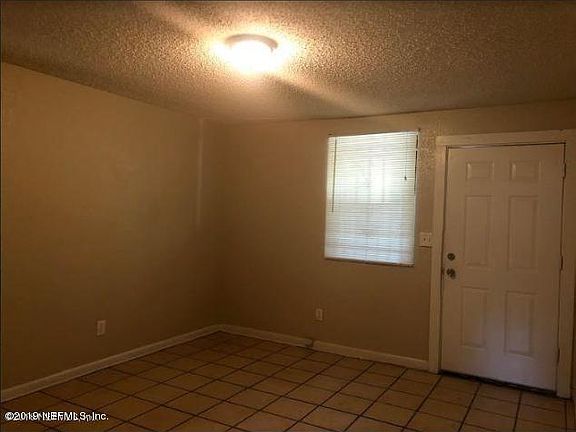 3rd image of 1196 W 26th St