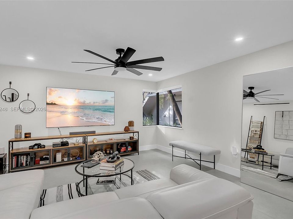 1st image of 400 Valencia Ave APT 3