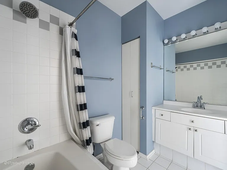 130 S Canal St #820 — Photo 14