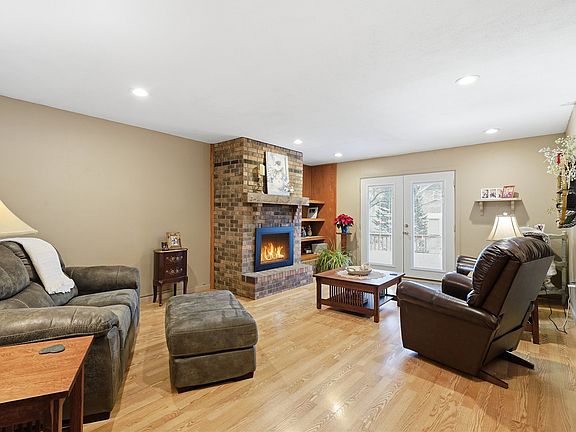 2nd image of 1811 Iowa St