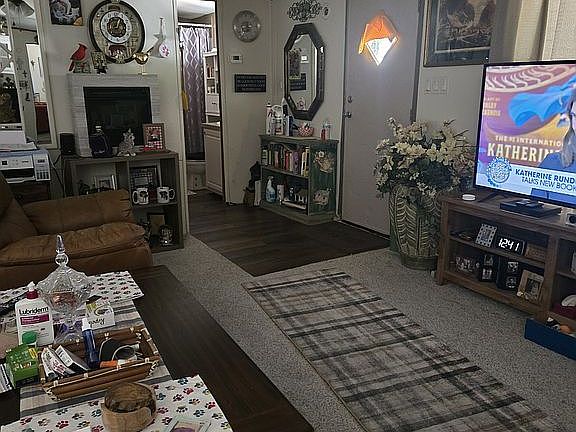 5th image of 958 Royal Cir
