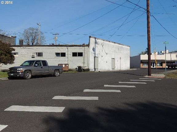 3rd image of 1945 Columbia Blvd