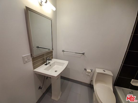 5th image of 5847 Virginia Ave #6