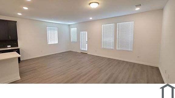 5th image of 1313 Parkdale St