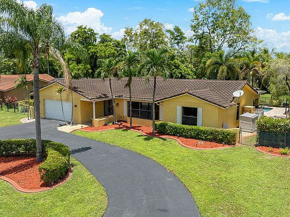 3rd image of 2605 NW 114th Avenue