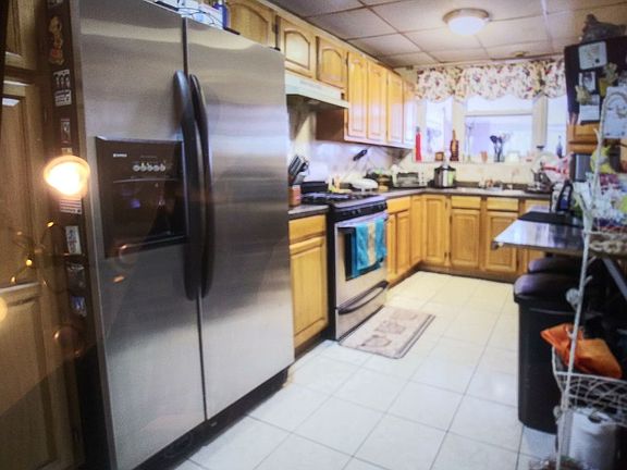 4th image of 298 W 234th St