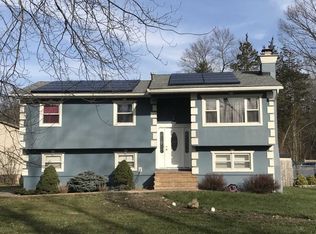 2 Shelley Rd, Poughkeepsie, NY 12603