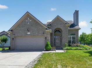 5324 Sequoia Ct, Grand Blanc, MI 48439