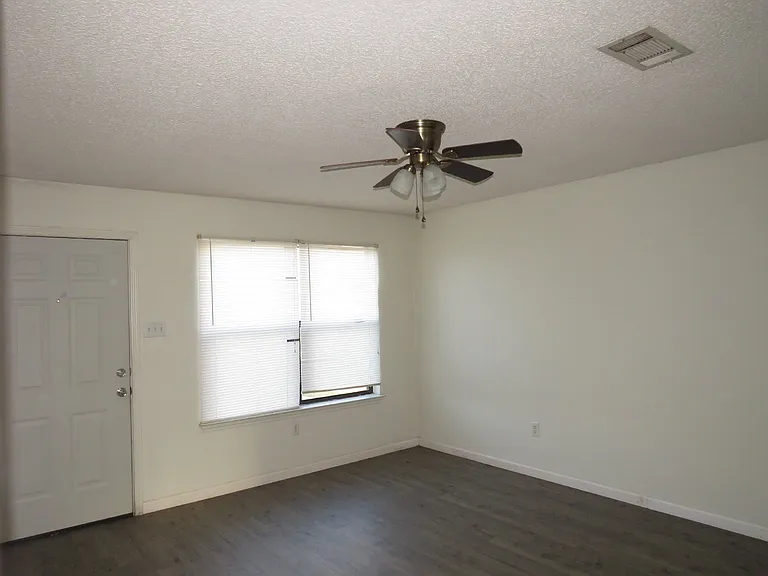 142 Wolf Rd #A — Photo 3