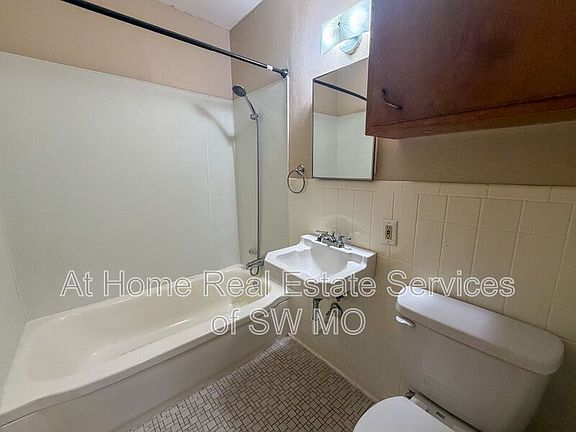 5th image of 116 E Anderson St
