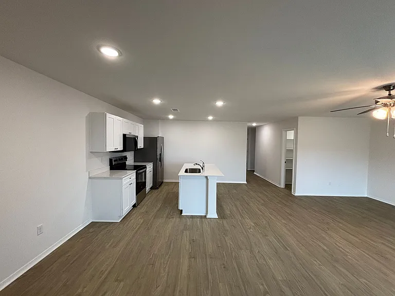 205 Preston Ln — Photo 8