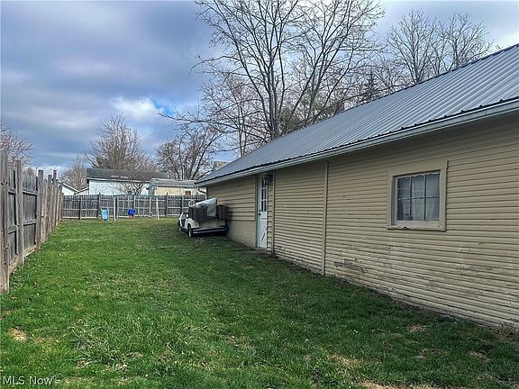 4th image of 114 Townsend Ave