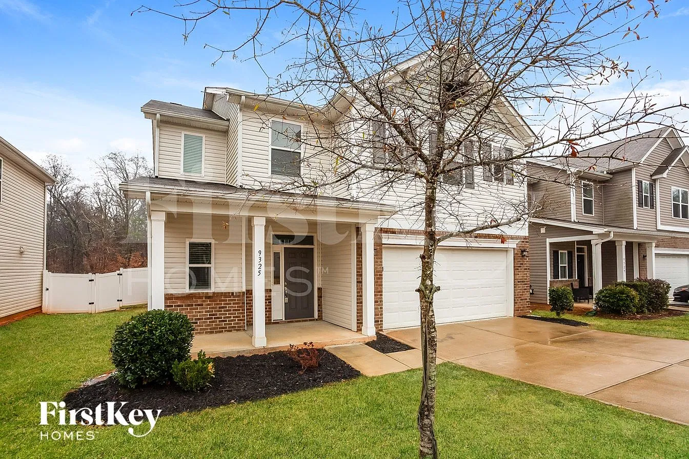 4 bed, 2.5 bath, 2106 sqft, $2,425 — Photo 3