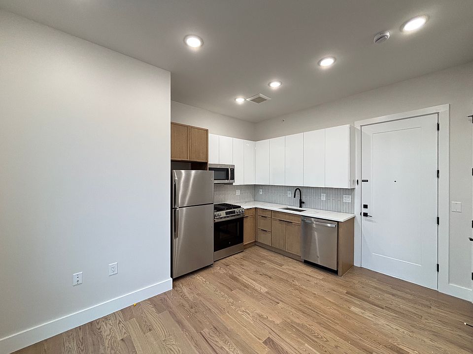 1st image of 40 Lembeck Ave #405