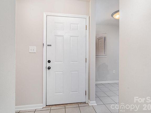 4th image of 8005 Horse Chestnut Ln