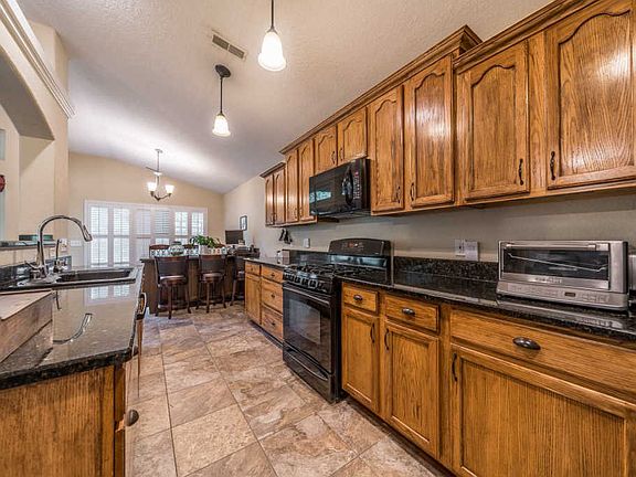 4th image of 9063 Georgian Ct