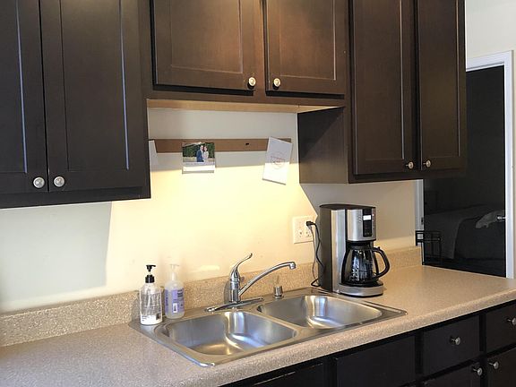 5th image of 2833 N Cambridge Ave APT 2B